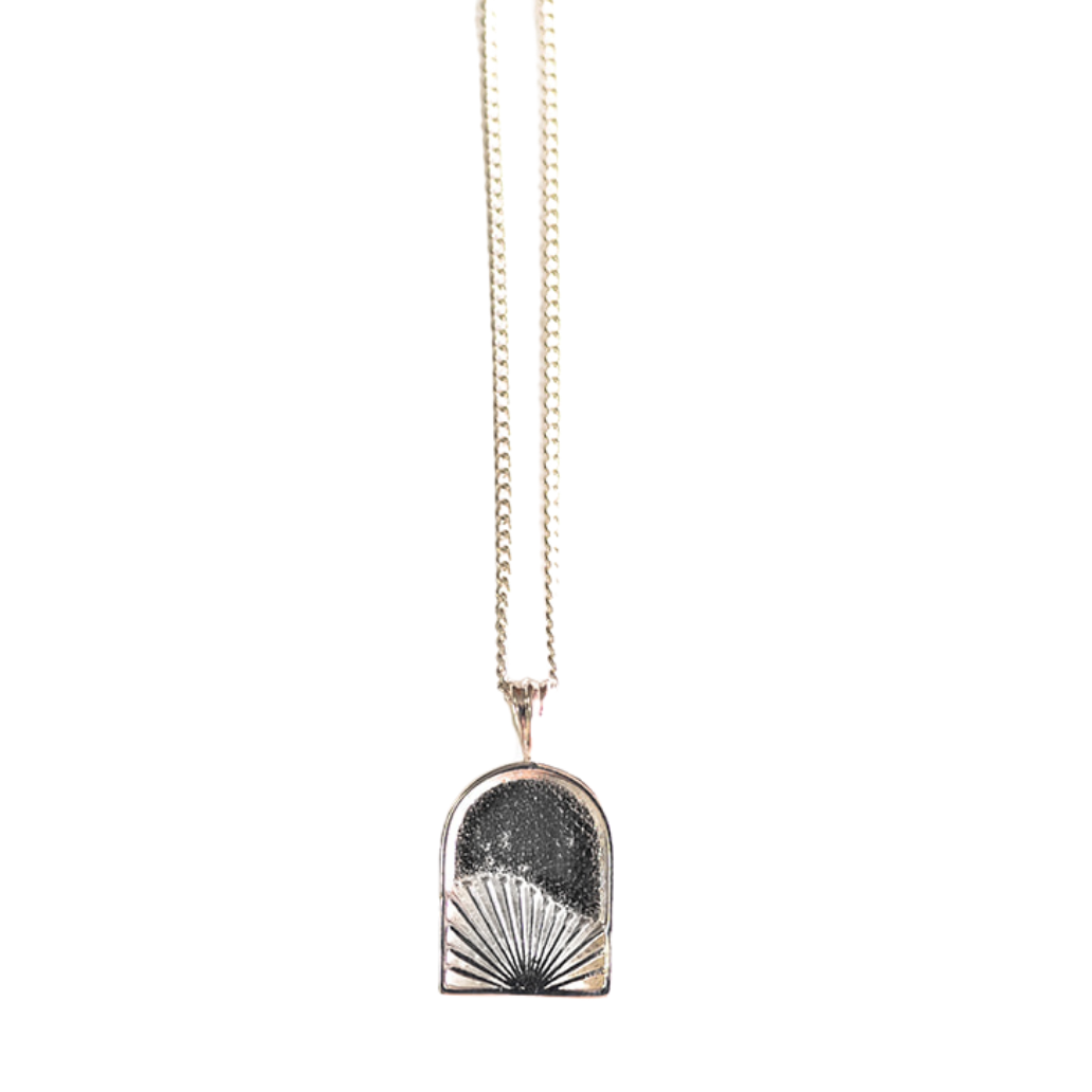 Saanvi Pendant Necklace